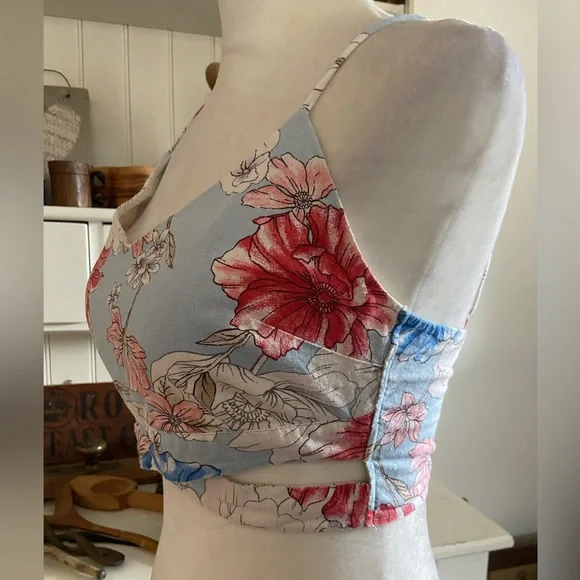 Lush - Picture 2 of 5